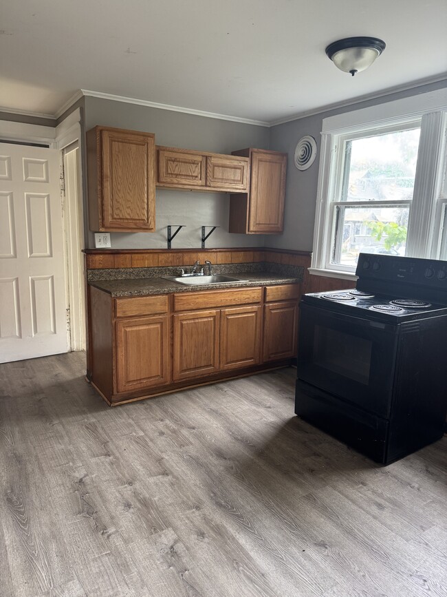 681 Emerson St in Rochester, NY - Building Photo - Building Photo