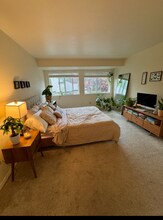 5064 Foothills Dr in Lake Oswego, OR - Building Photo - Building Photo