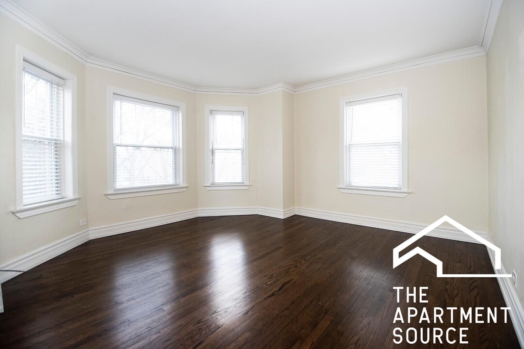 3702 N Hoyne Ave, Unit 2 in Chicago, IL - Building Photo