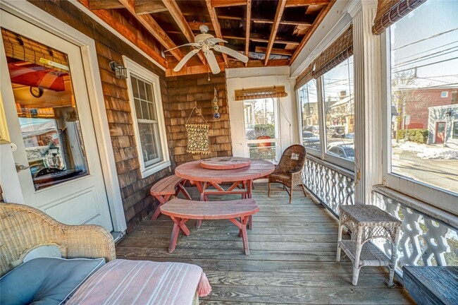 303 E Main St in Port Jefferson, NY - Building Photo - Building Photo