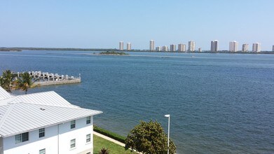 801 Lake Shore Dr-Unit -317 in Lake Park, FL - Building Photo - Building Photo