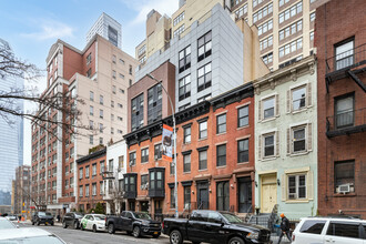 353 W 30th St in New York, NY - Building Photo - Building Photo