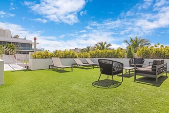 250 Collins Ave in Miami Beach, FL - Building Photo - Building Photo