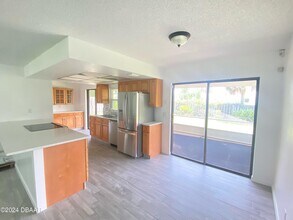 12 Ocean Crest Dr in Ormond Beach, FL - Building Photo - Building Photo