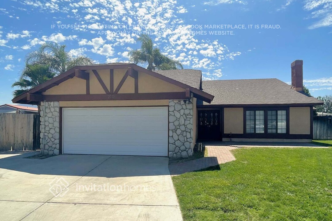 2313 Los Gatos Cir in Hemet, CA - Building Photo