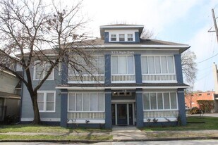 19 Hyde Park Blvd in Houston, TX - Building Photo