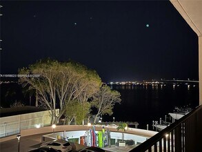 1865 Brickell Ave, Unit Brickell Place in Miami, FL - Foto de edificio - Building Photo