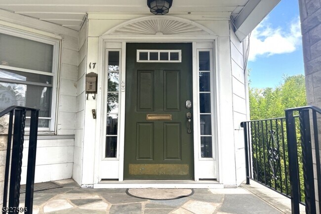 19 Spring St in Bloomfield, NJ - Building Photo - Building Photo