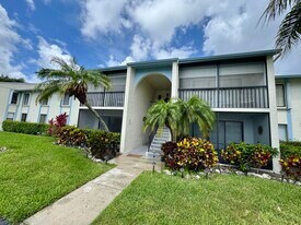 1119 Green Pine Blvd in West Palm Beach, FL - Building Photo