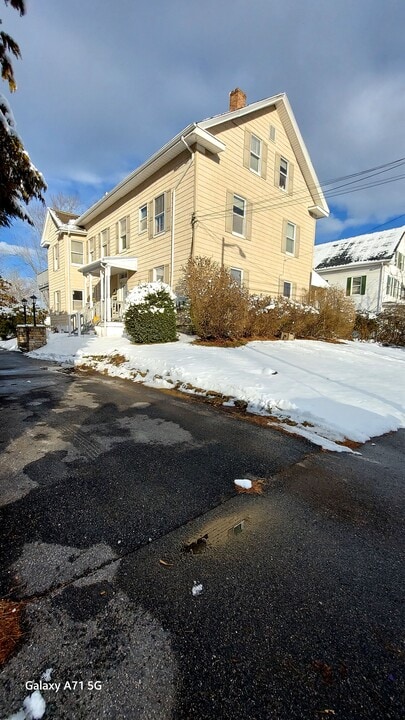 19 Harrison St, Unit Apt 2 in Taunton, MA - Foto de edificio