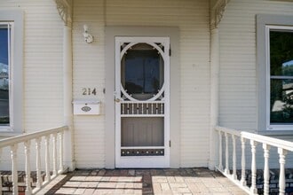 214 Pendegast St in Woodland, CA - Foto de edificio - Building Photo