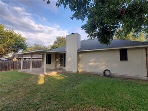 1806 Maplelawn St in Taylor, TX - Building Photo - Building Photo