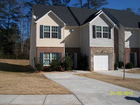 249 Brookview Dr in Riverdale, GA - Foto de edificio