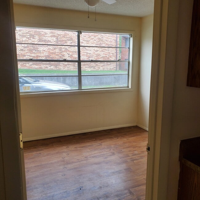 1234 E Elm St, Unit F17 in Springfield, MO - Building Photo - Building Photo