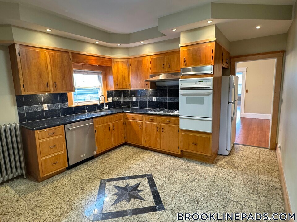 759 Boylston St in Brookline, MA - Building Photo