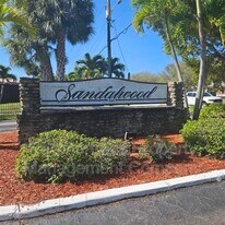 12918 Meadowood Ct in Ft. Myers, FL - Building Photo