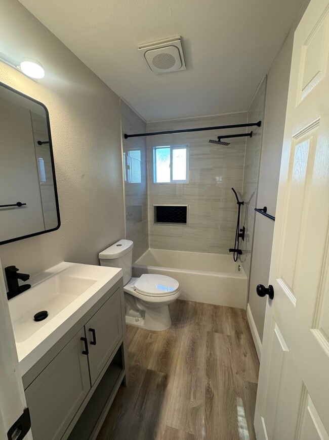 546 Santiago Ave, Unit 546 Santiago Ave, Unit 546 Santiago Ave