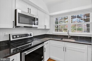 7753 Inversham Dr in Falls Church, VA - Building Photo