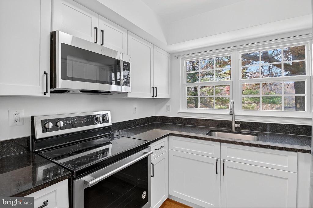 7753 Inversham Dr in Falls Church, VA - Building Photo