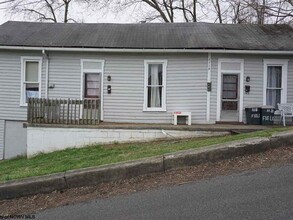 1118 Field St in Fairmont, WV - Building Photo - Building Photo