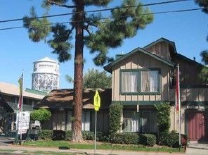 Woodscape Apartments in Santa Ana, CA - Foto de edificio - Building Photo