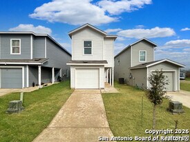 6746 Pumice Pl in Elmendorf, TX - Building Photo