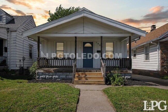 property at 1952 Fairfax Rd