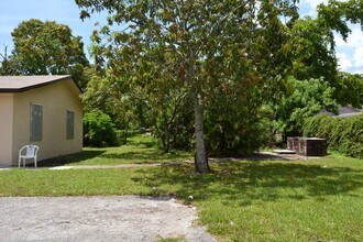 2424 NW 21st St in Fort Lauderdale, FL - Building Photo - Building Photo