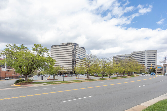 Greensboro Park Place Tower A in McLean, VA - Foto de edificio - Building Photo