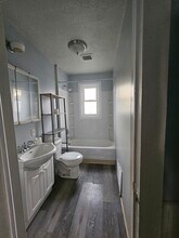 315 W Thomas St, Unit 4 in Bay City, MI - Building Photo - Building Photo