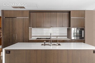 301 E 50th St in New York, NY - Building Photo - Building Photo