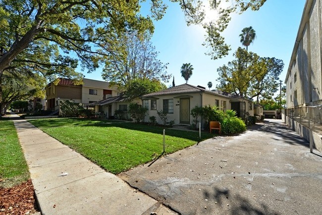 1430 Rock Glen Ave in Glendale, CA - Foto de edificio - Building Photo