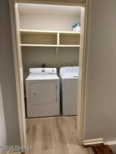 107 S College Rd, Unit B in Lafayette, LA - Foto de edificio - Building Photo