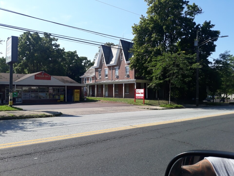 215 S Broad St in Lansdale, PA - Building Photo