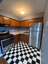 565 Grove St in Clifton, NJ - Building Photo - Building Photo