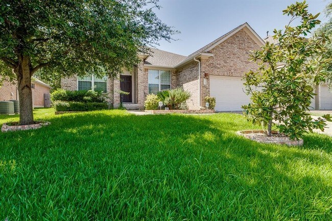 9704 Pasatiempo Dr in Austin, TX - Building Photo - Building Photo