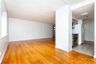 1935 Commonwealth Ave, Unit 603 in Auburndale, MA - Foto de edificio - Building Photo