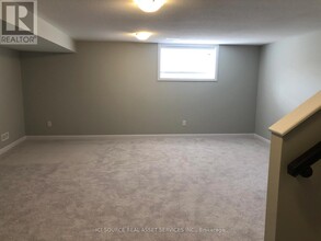 1040 Speedvale Ct in Ottawa, ON - Building Photo - Building Photo