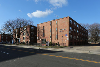 Garden Hill Apartments in Hartford, CT - Foto de edificio - Building Photo