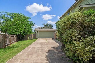 2733 Crimson Sky Ct in Round Rock, TX - Foto de edificio - Building Photo