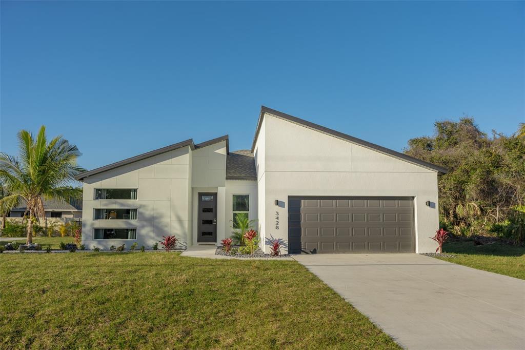 25168 Estrada Cir in Punta Gorda, FL - Building Photo