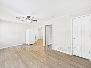 1901 S Ash Ave in Independence, MO - Building Photo - Building Photo
