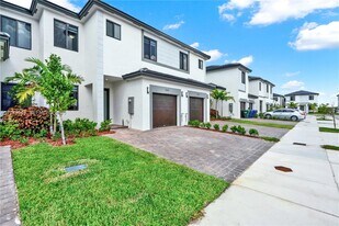 13642 SW 157th Pl in Miami, FL - Building Photo