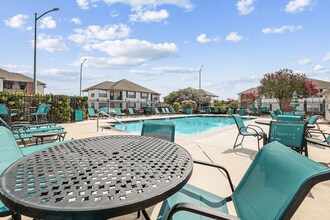 Las Villas De Leon Apartments in San Antonio, TX - Foto de edificio - Building Photo