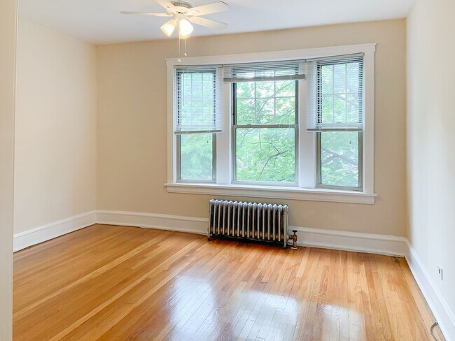 1607 W Berteau Ave, Unit 2 in Chicago, IL - Foto de edificio - Building Photo