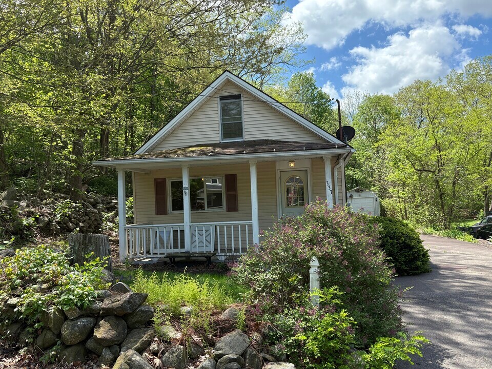 333 Wooster St in Naugatuck, CT - Building Photo