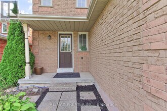 90 Covent Cres in Aurora, ON - Building Photo - Building Photo