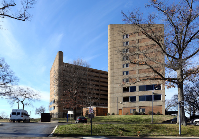 Vine Hill Towers in Nashville, TN - Foto de edificio - Building Photo