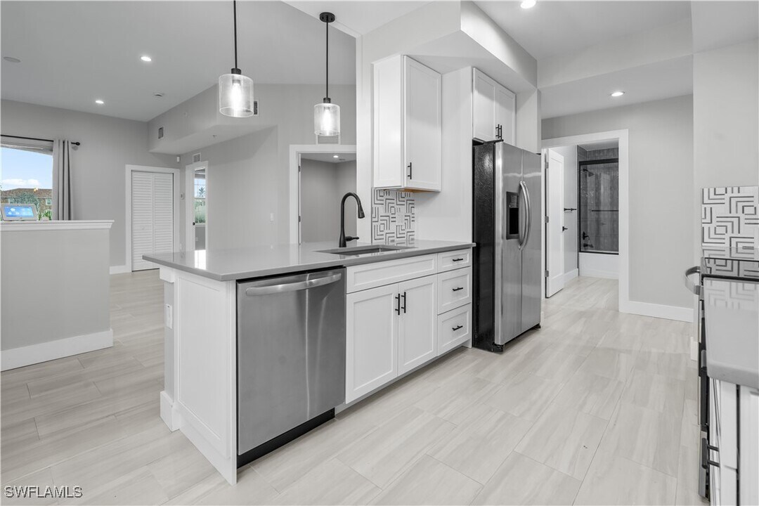 18268 Creekside Preserve Loop in Ft. Myers, FL - Building Photo