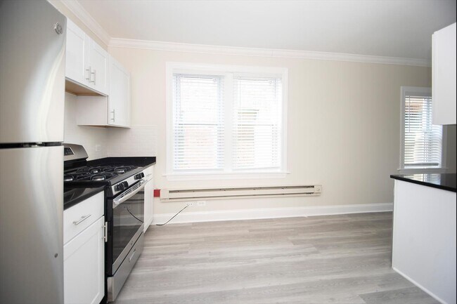 800 W Cornelia Ave, Unit 837-1N in Chicago, IL - Foto de edificio - Building Photo